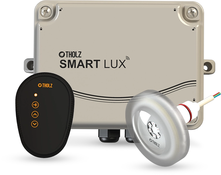 Automatización de piscina Tholz SmartLux compatible con luces 4-wire para control inteligente de la iluminación.